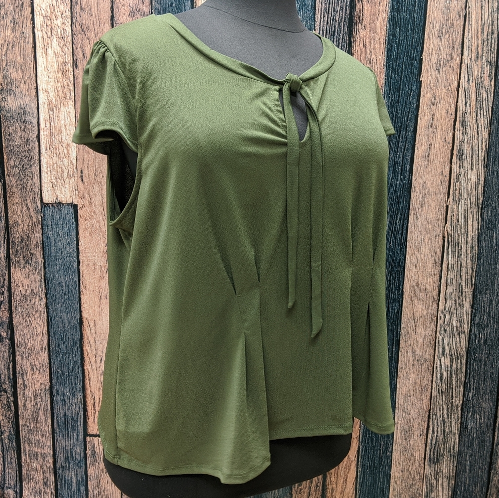 Modcloth Green Tie Front Top